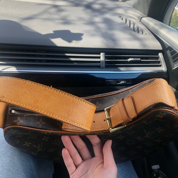 Louis Vuitton croissant gm bag authentic - Picture 3 of 12
